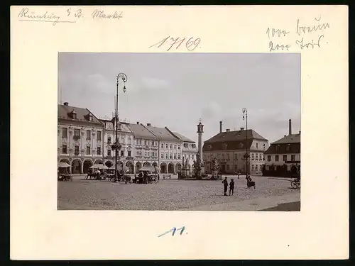 Fotografie Brück & Sohn Meissen, Ansicht Rumburg / Böhmen, Marktplatz mit Marktständen & Ladengeschäften