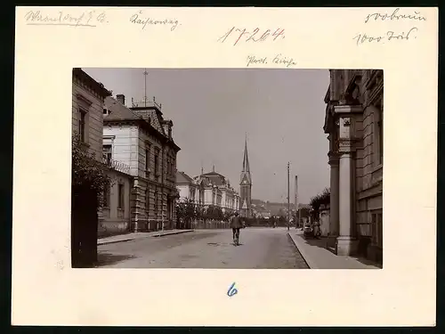 Fotografie Brück & Sohn Meissen, Ansicht Warnsdorf / Böhmen, Kaiserweg mit Blick zur Kirche