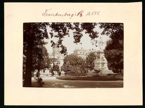 Fotografie Brück & Sohn Meissen, Ansicht Frankenberg, Friedenspark mit Siegesdenkmal