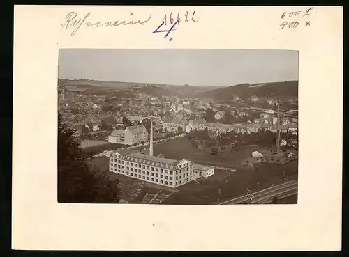 Fotografie Brück & Sohn Meissen, Ansicht Rosswein, Fabrikgebäude neben der Eisenbahntrasse