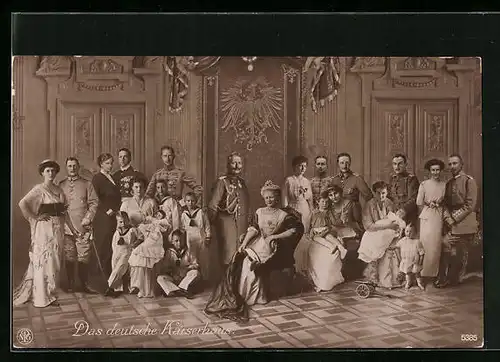 AK Das deutsche Kaiserhaus, Kaiser Wilhelm II. posiert mit seiner Familie