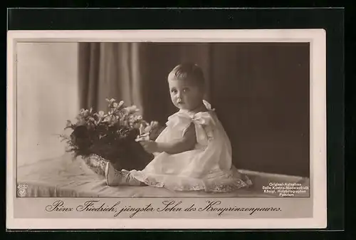 AK Prinz Friedrich Georg mit Blumen