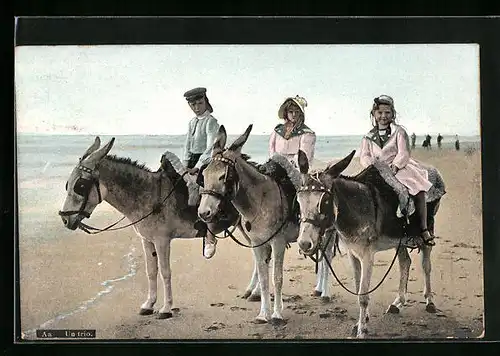 AK Drei Kinder auf Eseln an einem Strand