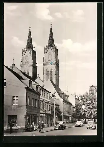 AK Oschatz, Leninstrasse mit Geschäften und Kirche