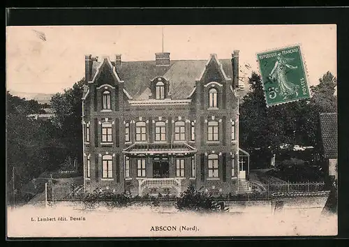 AK Abscon, Hausansicht mit Grünanlage