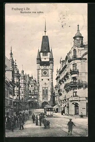 AK Freiburg i. Br., Martinstor von aussen mit Strassenbahn