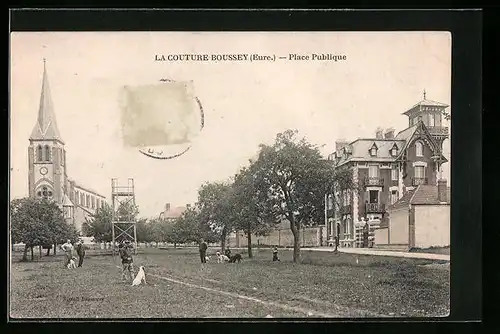 AK Le Couture-Boussey, Place Publique