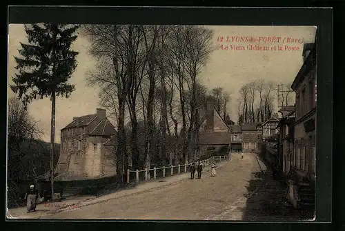 AK Lyons-la-Foret, Le Vieux Chateau et la Poste