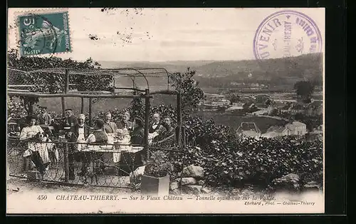 AK Chateau-Thierry, Sur le Vieux Chateau, Tonnelle ayant vue sur la Vallée