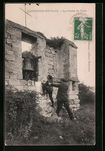 AK Hartennes-et-Taux, La Cloche de Taux