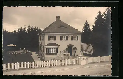 Foto-AK Krailling, Eigenheim von der Strasse gesehen 1928