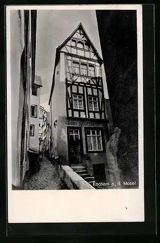 AK Kochem /Mosel, Schmales Fachwerkhaus Zom Stüffje