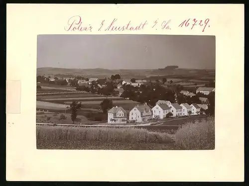 Fotografie Brück & Sohn Meissen, Ansicht Polenz bei Neustadt i. Sa., Gesamtansicht der Ortschaft