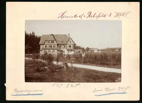 Fotografie Brück & Sohn Meissen, Ansicht Hermsdorf, Strasse am Kurhaus