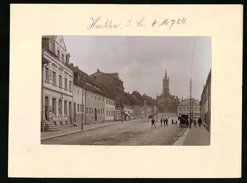 Fotografie Brück & Sohn Meissen, Ansicht Hartha i. Sa., Marktplatz mit Blick zur Kirche