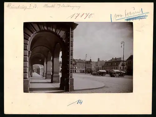 Fotografie Brück & Sohn Meissen, Ansicht Rumburg / Böhmen, Marktplatz mit Marktständen