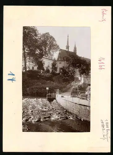 Fotografie Brück & Sohn Meissen, Ansicht Sebnitz, Wehr an der evangelischen Kirche