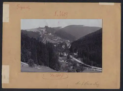 Fotografie Brück & Sohn Meissen, Ansicht Kipsdorf, Gebäude am Ortsrand im Tal