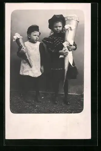 Foto-AK Kinder mit Schultüten, Schulanfang