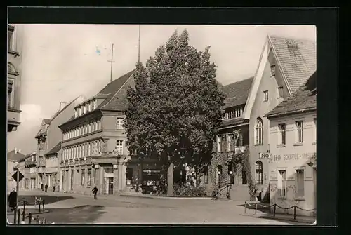 AK Finsterwalde /Niederlausitz, Thälmannstrasse mit HO Schneell-Imbiss