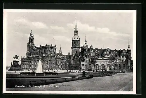 AK Dresden, Schloss und katholische Hofkirche mit Brunnen