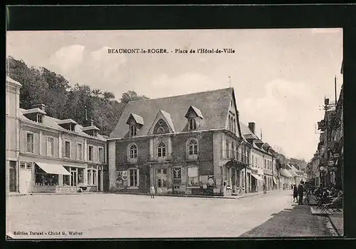 AK Beaumont-le-Roger, Place de l`Hotel-de-Ville
