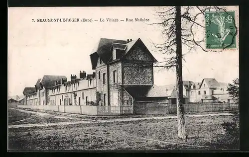 AK Beaumont-le-Roger, Le Village, Rue Malhère