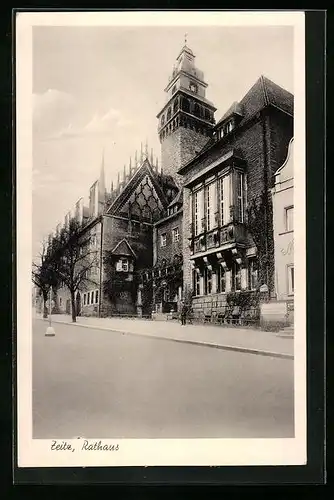 AK Zeitz, Rathaus mit Strassenpartie