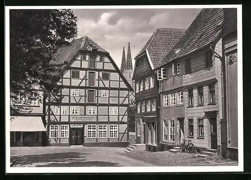 AK Soest, Altes Patrizierhaus mit den Türmen der Wiesenkirche