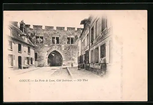 AK Coucy-le-Chateau, La Porte de Laon, Cote Interieur