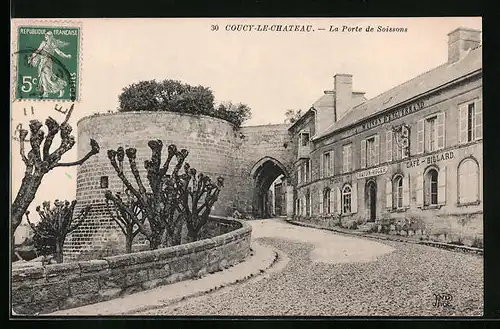 AK Coucy-le-Chateau, La Porte de Soissons