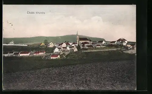 AK Ceská Kremze, Blick über Felder auf den Ort