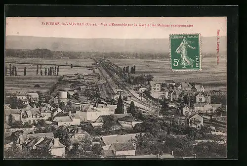 AK St-Pierre-du-Vauvray, Vue d`Ensemble sur la Gare et les Maisons environnantes