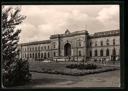 AK Magdeburg, Strassenbahnen vor dem Hauptbahnhof