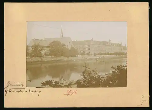 Fotografie Brück & Sohn Meissen, Ansicht Grimma, Uferpartie mit Klosterkirche & Kgl. Fürstenschule