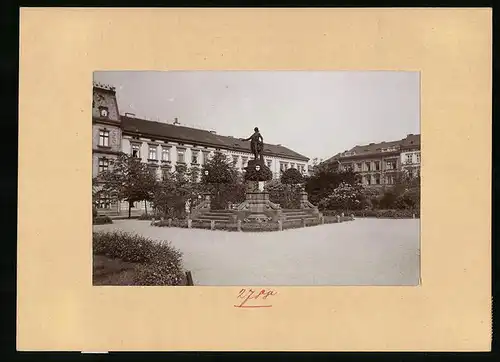 Fotografie Brück & Sohn Meissen, Ansicht Aussig, Franz-Josephs-Platz mit Denkmal und Wohnhäusern