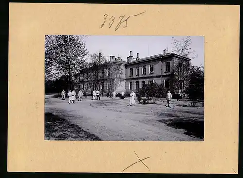 Fotografie Brück & Sohn Meissen, Ansicht Dresden, verwundete Soldaen am Garnisions-Lazarett