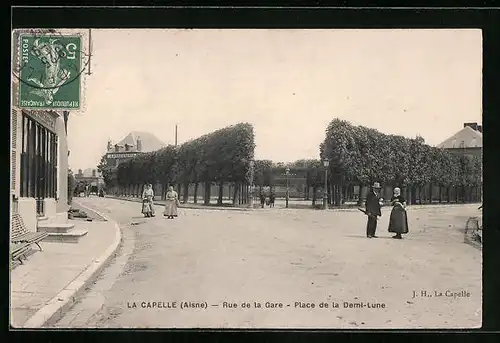 AK La Capelle, Rue de la Gare, Place de la Demi-Lune
