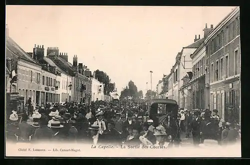 AK La Capelle, La Sortie des Courses
