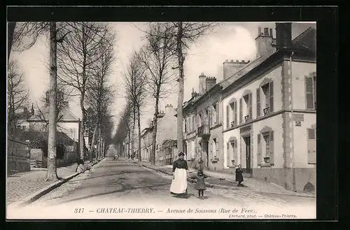 AK Château-Thierry, Avenue de Soissons Rue de Fère, Strassenpartie