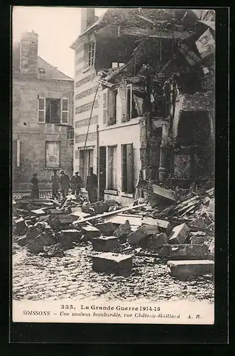 AK Soissons, Une maison bombardée, rue Château-Gaillard