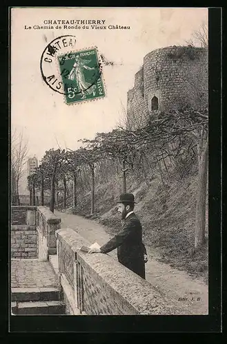 AK Chateau-Thierry, Le Chemin de Ronde du Vieux Château