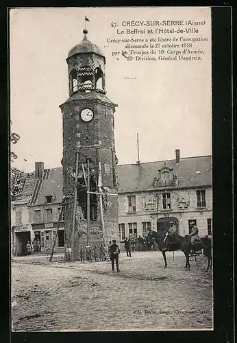 AK Crécy-sur-Serre, Le Beffroi et l`Hôtel-de-Ville