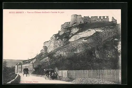 AK Petit-Andely, Vue sur Chateau-Gaillard a l`entree du pays