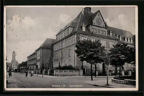 AK Bottrop i. W., Gymnasium, von der Strasse gesehen