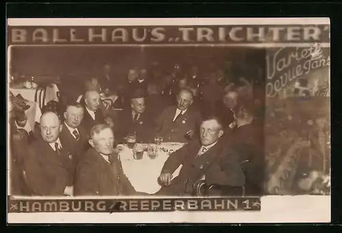 Foto-AK Hamburg-St.Pauli, Gäste im Ballhaus Trichter, Reeperbahn 1, 1939