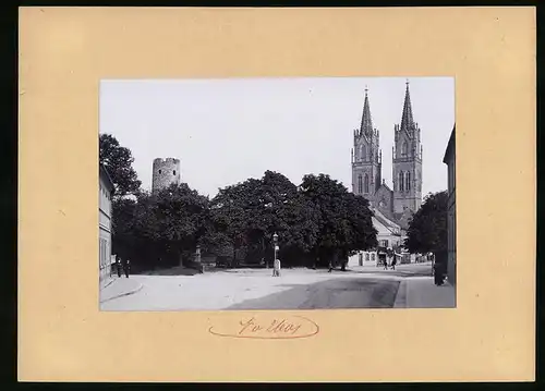 Fotografie Brück & Sohn Meissen, Ansicht Oschatz, Kirche St. Aegidien mit Anlagen und alter Stadtturm