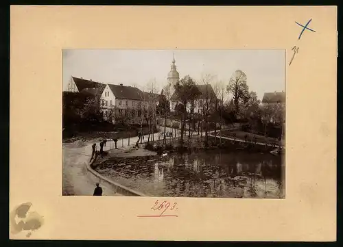 Fotografie Brück & Sohn Meissen, Ansicht Deutschenbora, Dorfteich neben der Kirche