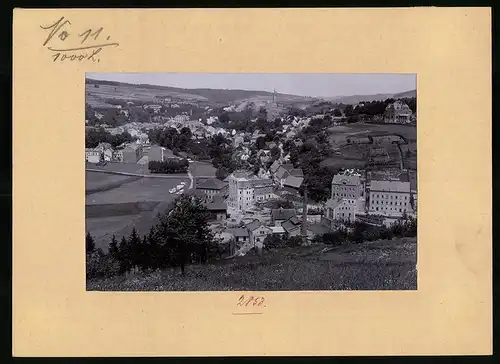 Fotografie Brück & Sohn Meissen, Ansicht Sebnitz, Fabrikgebäude am Ortsrand