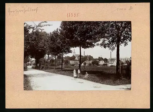 Fotografie Brück & Sohn Meissen, Ansicht Grossröhrsdorf i. Sa., Kinder an der Strasse am Ortsrand